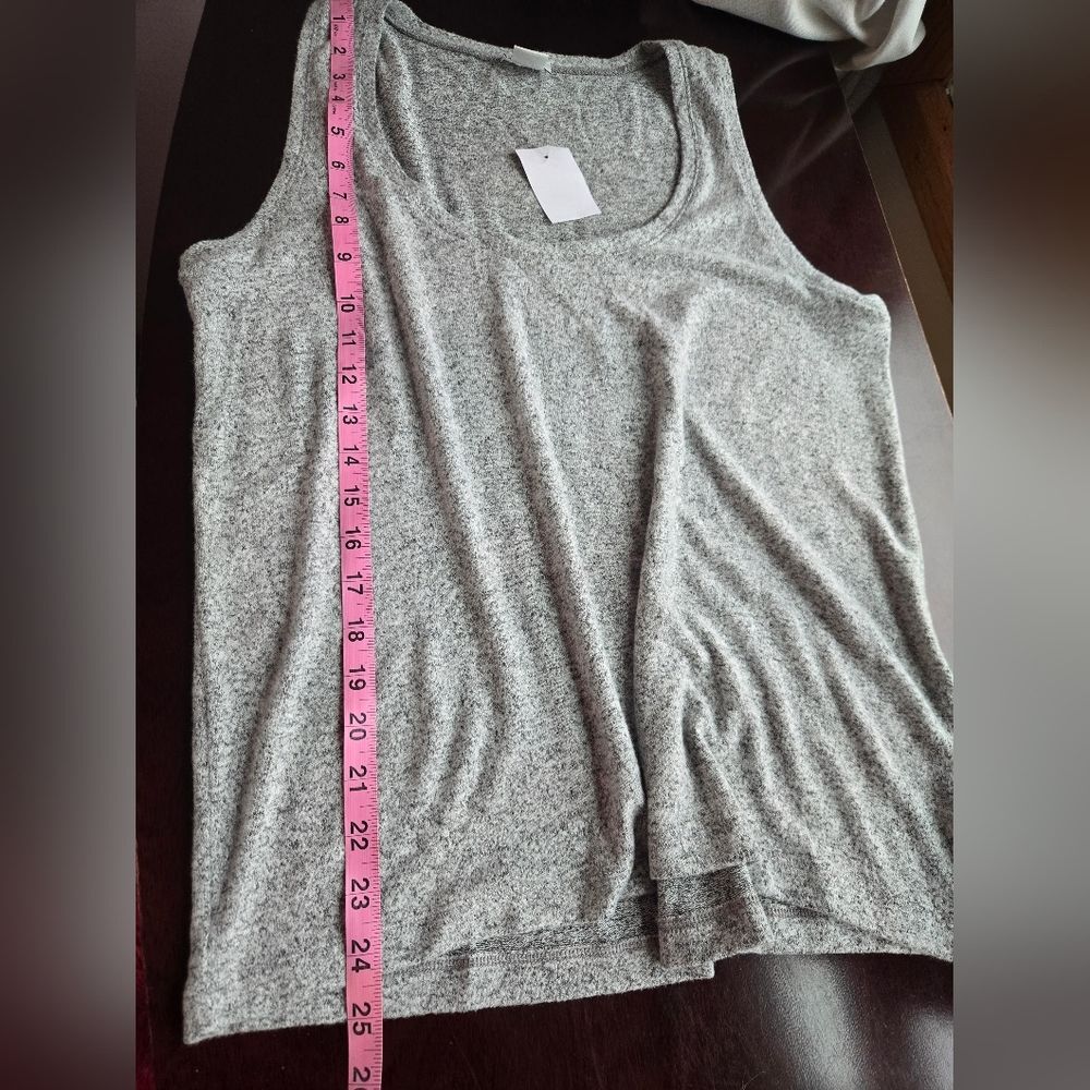 ✨ Your New "Everything" Top: J. Crew Weekend Tank ✨ - Picture 5 of 8